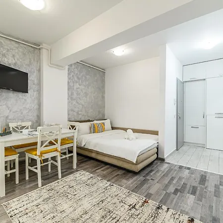 Jad - Comfortable - - Coresi Apartment