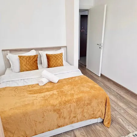 Jad - Comfortable - - Coresi Apartment *