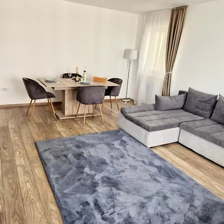 Jad - Comfortable - - Coresi Apartment *