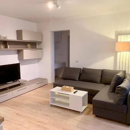 Jad - Comfortable - - Coresi Apartment