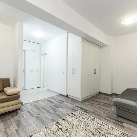 Jad - Comfortable - - Coresi Apartment